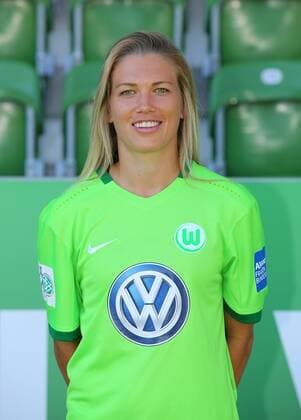 Fußball, 1. BL Damen, VfL Wolfsburg Porträttermin VfL Frauen, Fototermin Wolfsburg, Deutschland. 26.08.2016, FUßBALL - VfL Wolfsburg, Fototermin, 1. Allianz Frauen Bundesliga, Saison 2016 17. Bild zeigt: Lara Dickenmann (VfL Wolfsburg) Wolfsburg