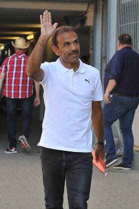 GER, 2. FBL, SV Sandhausen vs. VfB Stuttgart 26.08.2016, Hardtwaldstadion, Sandhausen, GER, 2. FBL, SV Sandhausen vs. VfB Stuttgart, im Bild: Jos Luhukay (Trainer, VfB Stuttgart) bei der Ankunft in Sandhausen nordphotox xFabisch