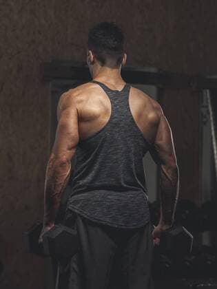 Bodybuilder in gym model released Symbolfoto  MADF001106