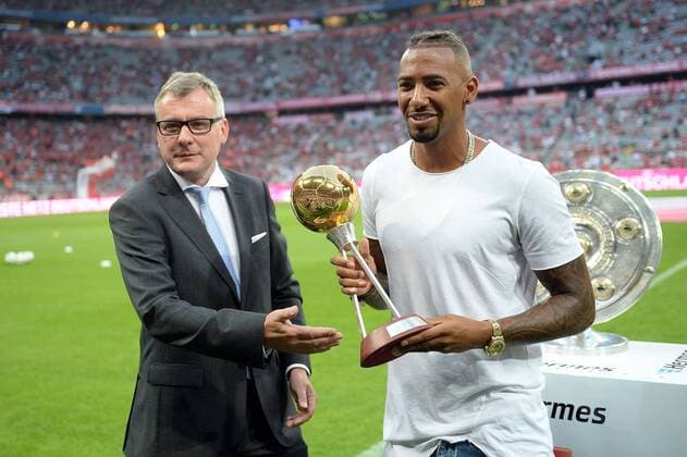 26.08.2016, xjhx, Fussball 1.Bundesliga, FC Bayern Muenchen - SV Werder Bremen, emspor , v.l. Jerome Boateng (FC Bayern Muenchen) Spieler des Jahres Muenchen