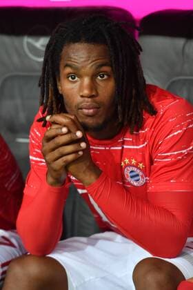 Renato SANCHES (Bayern Muenchen), Aktion,Einzelbild,angeschnittenes Einzelmotiv,Portraet,Portrait,Porträt, Reservebank,Ersatzbank,Ersatzspieler, Reservespieler,Bank,Ergaenzungsspieler. Fussball 1. Bundesliga, 1. Spieltag, FC Bayern Muenchen (M)-SV Werder Bremen (HB) 6-0, am 26.08.2016 in Muenchen Deutschland,A L L I A N Z A R E N A.