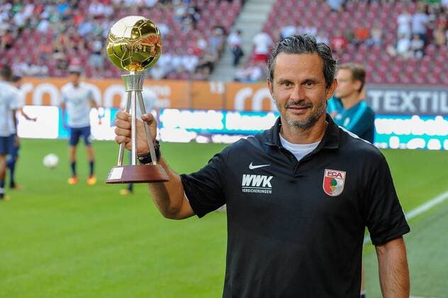 GER, Bundesliga,, FC Augsburg vs VFL Wolfsburg 27.08.2016, WWK-Arena, Augsburg, GER, Bundesliga,, FC Augsburg vs VFL Wolfsburg, im Bild Trainer des Jahres Trainer Dirk Schuster ( FC Augsburg ) nordphotox xSchreyer