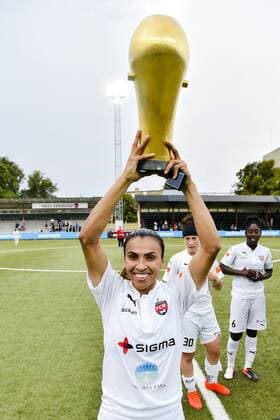 Rosengards Marta Viera Da Silva jublar efter fotbollsmatchen i finalen av Svenska cupen mellan Rosengard och Linköping den 28 augusti 2016 i Malmö.  Copyright ChristianxÖrnberg BB160828CO026
