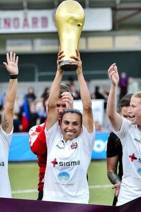 Rosengards Marta Viera Da Silva jublar efter fotbollsmatchen i finalen av Svenska cupen mellan Rosengard och Linköping den 28 augusti 2016 i Malmö.  Copyright ChristianxÖrnberg BB160828CO029