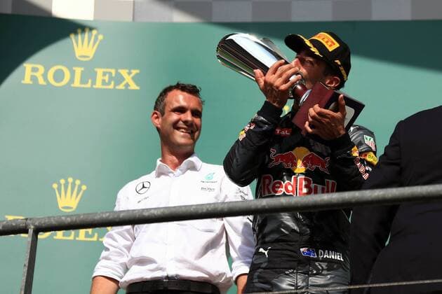 28.08.2016. Spa-Francorchamps, Belgium. F1 Grand Prix of Belgium, Race Day. Red Bull Racing RB12 & x2013; Daniel Ricciardo kisses his 2nd place trophy xLeannexBoonx  ActionPlus11780954