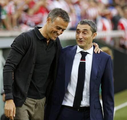 Athletic Bilbao s head coach Ernesto Valverde (R) embraces his counterpart Luis Enrique (L) of FC Barcelona Barca during their Primera Division soccer match played at San Mames stadium in Bilbao, Basque Country, Spain on 28 August 2016. ATHLETIC BILBAO VS FC BARCELONA !ACHTUNG: NUR REDAKTIONELLE NUTZUNG!  20160828-636080174019327594