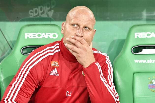 25.08.2015 - Fussball - Saison 2016 2017 - UEFA Europa League - Play-Offs - SK Rapid Wien - AS Trencin - - Carsten Jancker ( Co-Trainer SK Rapid Wien) nachdenklich