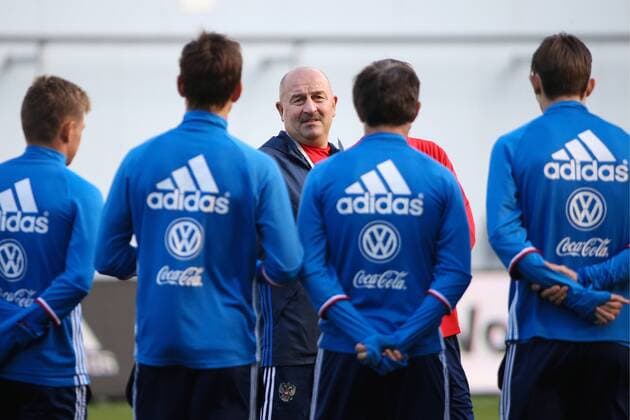 MOSCOW REGION, RUSSIA - AUGUST 29, 2016: The head coach of the Russian national football team, Stanislav Cherchesov (C facing the camera) during a training session at Khimki Arena Stadium ahead of international football friendlies against Turkey and Ghana. Valery Sharifulin TASS  TS02F1C1