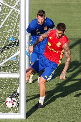 Spanish Sergio Ramos and David De Gea during the first training of the concentration of Spanish football team at Ciudad del Futbol de Las Rozas before the qualifying for the Russia world cup in 2017 August 29, 2016.  (20160829105)