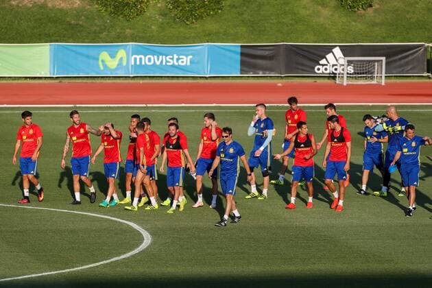 Spanish football team durign the first training of the concentration of Spanish football team at Ciudad del Futbol de Las Rozas before the qualifying for the Russia world cup in 2017 August 29, 2016.  (20160829124)
