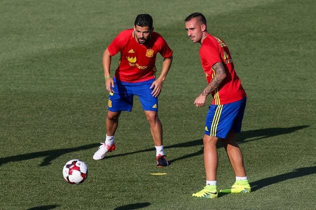 Spanish player Paco Alcacer and Nolito durign the first training of the concentration of Spanish football team at Ciudad del Futbol de Las Rozas before the qualifying for the Russia world cup in 2017 August 29, 2016.  (20160829042)