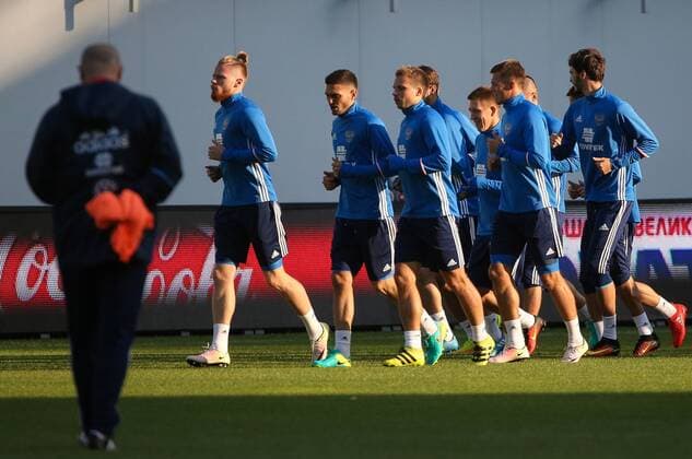 MOSCOW REGION, RUSSIA - AUGUST 29, 2016: Ivan Novoseltsev, Magomed Ozdoyev, Roman Shishkin, Andrei Semyonov, Maxim Kanunnikov, and Roman Neustadter (L-R back) during a training session of the Russian national football team at Khimki Arena Stadium ahead of international football friendlies against Turkey and Ghana. Valery Sharifulin TASS  TS02F1DF