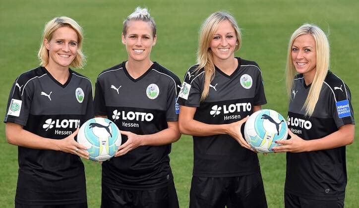 Bilder des Tages - SPORT 29.08.2016, xjhx, Fussball 1.Bundesliga Damen, 1.FFC Frankfurt Fototermin 2016 2017, emspor , v.l. Saskia Bartusiak (1.FFC Frankfurt), Sophie Schmidt (1.FFC Frankfurt), Kathrin Hendrich (1.FFC Frankfurt), Mandy Islacker (1.FFC Frankfurt) Frankfurt am Main