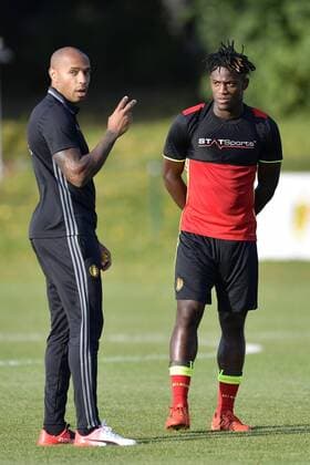 Fußball, Co Trainer Thierry Henry - Training Nationalteam Belgien Thierry Henry ass. coach of Belgian Team talking to Michy Batshuayi forward of Belgium FOOTBALL : Equipe de Belgique - Entrainement - Neerpede - 29 08 2016 Photonews Panoramic  665082687