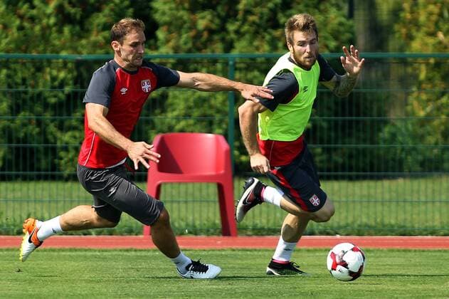 Fußball, Training Nationalteam Serbien 30.08.2016 Stara Pazova Serbia national team Nationalteam training men s football Branislav Ivanovic(L),Aleksandar Katai (r) : 