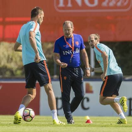 (L-R) Bas Dost of The Netherlands, coach Danny Blind of The Netherlands, Daley Blind of The Netherlandsduring the training session of The Netherlands on August 30, 2016 in Katwijk, The Netherlands. Netherlands Training session 2016 2017 xVIxGerritxvanxKeulenxIVx 6127993