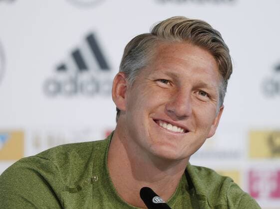 Düsseldorf, Deutschland, DFB - Nationalmannschaft , Abschiedsspiel , Herren, Freundschaftsspiel, Länderspiel, DFB - Pressekonferenz in der Mercedes - Benz Niederlassung in Düsseldorf am 30.08.2016 Bastian SCHWEINSTEIGER (GER)