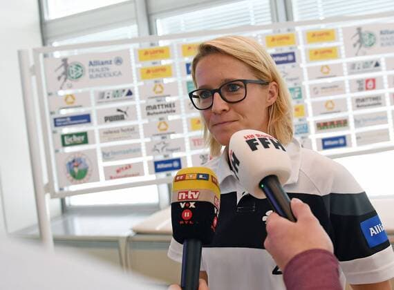 Fußball, 1. BL Damen, 1. FFC Frankfurt Saisoneröffnungs-PK 30.08.2016, xjhx, Fussball 1.Bundesliga Damen, 1.FFC Frankfurt Saisoneröffnungpressekonferenz 2016 2017, emspor v.l. Saskia Bartusiak (1.FFC Frankfurt) Frankfurt am Main