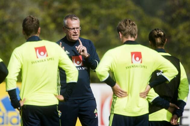 Fußball, Training Nationalteam Schweden 160830 Förbundskapten Janne Andersson under en träning med Sveriges fotbollslandslag den 30 augusti 2016 i Stockholm  Copyright: SIMONxHASTEGRD BB160830BB217