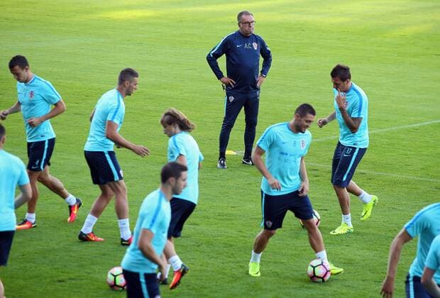 Fußball, Training Nationalteam Kroatien FIFA World Cup WM Weltmeisterschaft Fussball Qualifiers - group I - Croatia training - Day 2 30.08.2016., Zagreb, Croatia - Croatian national football team did a second training before the match with Turkey. Ante Cacic.  JuricaxGaloic PIXSELL