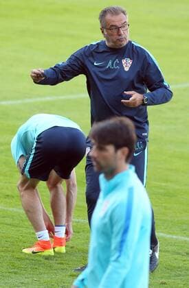 Fußball, Training Nationalteam Kroatien FIFA World Cup WM Weltmeisterschaft Fussball Qualifiers - group I - Croatia training - Day 2 30.08.2016., Zagreb, Croatia - Croatian national football team did a second training before the match with Turkey. Ante Cacic.  JuricaxGaloic PIXSELL