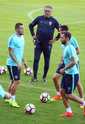 Fußball, Training Nationalteam Kroatien FIFA World Cup WM Weltmeisterschaft Fussball Qualifiers - group I - Croatia training - Day 2 30.08.2016., Zagreb, Croatia - Croatian national football team did a second training before the match with Turkey. Ante Cacic.  JuricaxGaloic PIXSELL