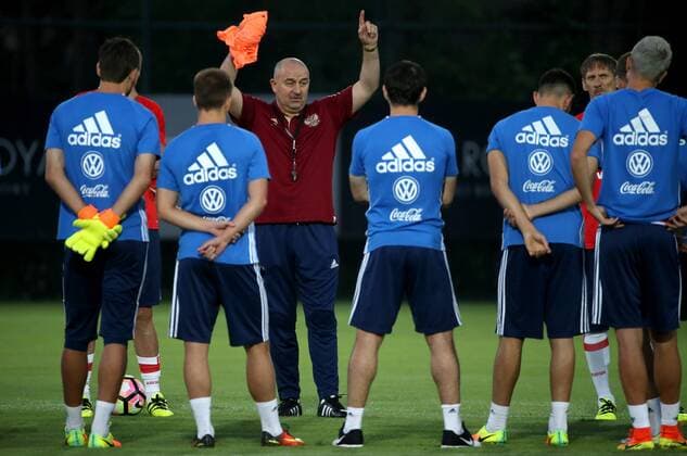 BELEK, TURKEY - AUGUST 30, 2016: Stanislav Cherchesov (3rd L), head coach of the Russian men s national football team, during a training session at a stadium of Maxx Royal Belek Golf Resort hotel ahead of a friendly match against Turkey. Alexander Demianchuk TASS  TS02F38E