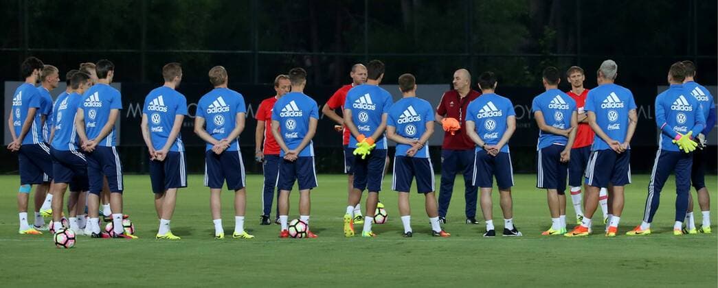 BELEK, TURKEY - AUGUST 30, 2016: Stanislav Cherchesov (7th R), head coach of the Russian men s national football team, during a training session at a stadium of Maxx Royal Belek Golf Resort hotel ahead of a friendly match against Turkey. Alexander Demianchuk TASS  TS02F38F