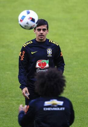 Brazilian national team Nationalteam player Fagner participates in a training session at Liga stadium in Quito, Ecuador, 30 August 2016. Brazil will face Ecuador in a World Soccer Cup Russia 2018 qualifying match on 01 September 2016. EFE Jose Jacome Brazilian national soccer team training session !ACHTUNG: NUR REDAKTIONELLE NUTZUNG!  QUI04 20160831-636082090678692333