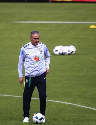 Brazilian national team Nationalteam head coach Tite participates in a training session at Liga stadium in Quito, Ecuador, 30 August 2016. Brazil will face Ecuador in a World Soccer Cup Russia 2018 qualifying match on 01 September 2016. EFE Jose Jacome Brazilian national soccer team training session !ACHTUNG: NUR REDAKTIONELLE NUTZUNG!  QUI04 20160831-636082090688988135