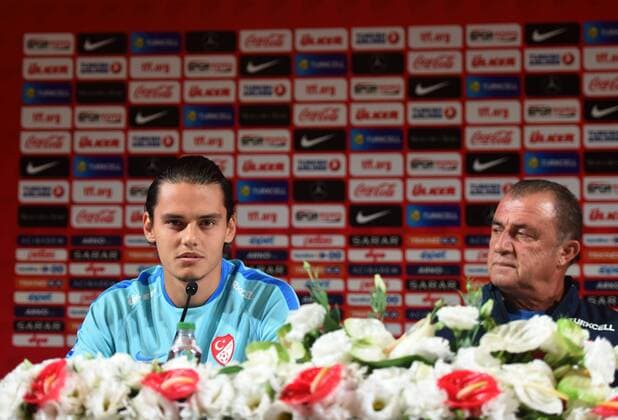 ANTALYA, Aug. 30, 2016 -- Turkish national football team head coach Fatih Terim (C) and player Enes Unal attend a pre-match press conference PK Pressekonferenz in Antalya, Turkey, on Aug. 30, 2016. Turkey will play with Russia in a friendly match here on Wednesday. ) (SP)TURKEY-ANTALYA-FRIENDLY MATCH-PRESS CONFERENCE HexCanling 