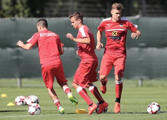 SOCCER - FIFA World Cup WM Weltmeisterschaft Fussball 2018 quali, GEO vs AUT VIENNA,AUSTRIA,31.AUG.16 - SOCCER - FIFA World Cup 2018, european qualifiers, OEFB international match Länderspiel Georgia vs Austria, preview, training. Image shows Zlatko Junuzovic, Louis Schaub and Stefan Stangl (AUT). GEPAxpictures xChristianxOrt