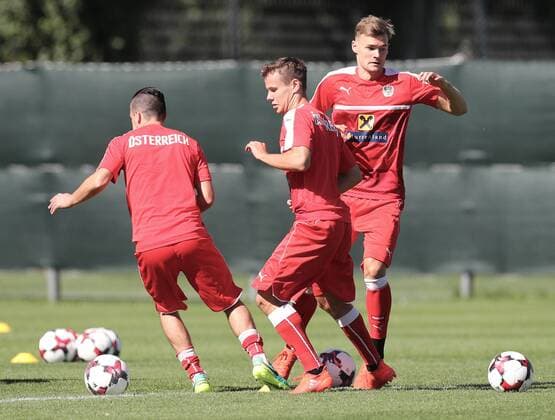 SOCCER - FIFA World Cup WM Weltmeisterschaft Fussball 2018 quali, GEO vs AUT VIENNA,AUSTRIA,31.AUG.16 - SOCCER - FIFA World Cup 2018, european qualifiers, OEFB international match Länderspiel Georgia vs Austria, preview, training. Image shows Zlatko Junuzovic, Louis Schaub and Stefan Stangl (AUT). GEPAxpictures xChristianxOrt