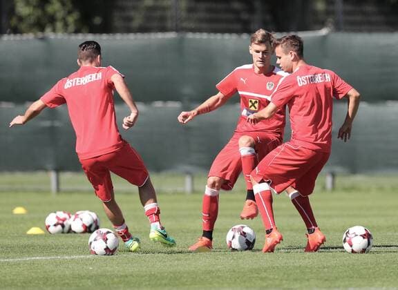SOCCER - FIFA World Cup WM Weltmeisterschaft Fussball 2018 quali, GEO vs AUT VIENNA,AUSTRIA,31.AUG.16 - SOCCER - FIFA World Cup 2018, european qualifiers, OEFB international match Länderspiel Georgia vs Austria, preview, training. Image shows Zlatko Junuzovic, Louis Schaub and Stefan Stangl (AUT). GEPAxpictures xChristianxOrt