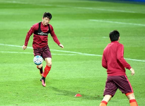 Jiang Zhipeng of Chinese national football team takes part in a training session for the first leg match against South Korea during the 2018 FIFA World Cup WM Weltmeisterschaft Fussball Russia qualifier in Seoul, South Korea, 31 August 2016. Chinese national football team gears up for Russia World Cup qualifier first leg match in Seoul  20160831_33702
