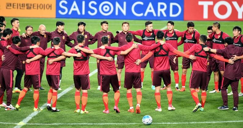 Bilder des Tages - SPORT Players of Chinese national football team take part in a training session for the first leg match against South Korea during the 2018 FIFA World Cup WM Weltmeisterschaft Fussball Russia qualifier in Seoul, South Korea, 31 August 2016. Chinese national football team gears up for Russia World Cup qualifier first leg match in Seoul  20160831_10662