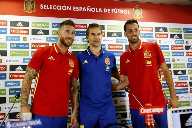 Spanish soccer player Sergio Ramos (L), national team Nationalteam coach Julen Lopetegui (C) and Spanish soccer player Sergio Busquets during a press conference PK Pressekonferenz ahead of a training session, in Stade Roi Baudouin, in Brussels, Belgium, 31 August 2016. Spain will play a friendly match against Belgium on 01 September. Spain press conference !ACHTUNG: NUR REDAKTIONELLE NUTZUNG!  20160831-636082679888539894