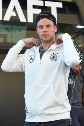 Fußball Länderspiel Deutschland - Finnland am 31.08.2016 im Borussia-Park in Mönchengladbach Ankunft Manuel Neuer ( Deutschland ) am Borussia-Park xRx