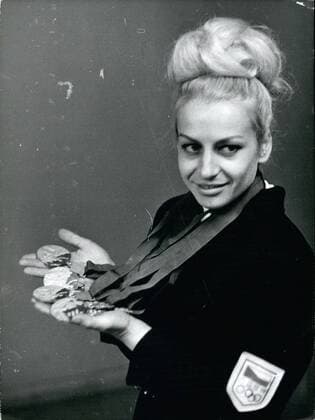 Oct. 10, 1968 - Olympic Bride In Paris The Olympic Czech couple Vera Caslavska and Jose Odlozil who were married in Mexico shortly before the end of the games arrived in Paris en route to Prague. OPS: Vera showing her Dowry : 4 Gold medals and 2 silver ones. Vera Caslavska 1942-2016 Czech Gymnast - ZUMAk09_