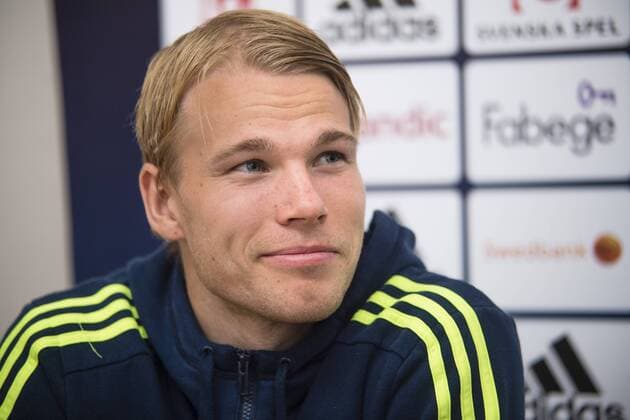 Fußball, Pressekonferenz Nationalteam Schweden 160901 Oscar Lewicki mixed zone Training Nationalmannschaft SWE den 1 september 2016 i Stockholm  Copyright: SIMONxHASTEGARD BB160901BB157