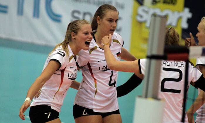 Volleyball, Damen U19-EM, Weißrussland - Deutschland 01.09.2016 Gyor Belarus-Germany European U19 women voleyball championship Pia Leweling(L) and Gina KÖPPEN (2L) Germany victory :Alesksandar Djorovic 