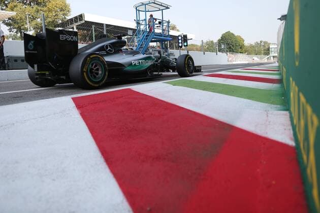 Motorsports: FIA Formula One World Championship WM Weltmeisterschaft 2016, Grand Prix of Italy, 44 Lewis Hamilton (GBR, Mercedes AMG Petronas Formula One Team), xHOCHxZWEIx