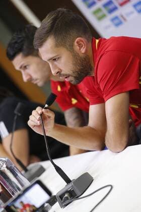 Fußball, WM Quali, PK Nationalteam Spanien Spanish National soccer team players Jordi Alba (R) and Victor Machin Perez Vitolo arrive at a press conference PK Pressekonferenz at Las Rozas Sports City in Madrid, Spain, 02 September 2016. Spain will face Liechtenstein in a qualifying soccer match for Russia 2018 Wold Cup the upcoming 05 September. SPAIN PRESS CONFERENCE !ACHTUNG: NUR REDAKTIONELLE NUTZUNG!  GRA124 20160902-636084241552248586