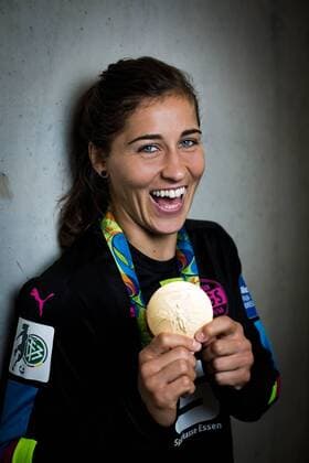 GER, Essen, Portrait Lisa Weiß 25.08.2016, Stadion Essen, Essen, im Bild Lisa Weiß Lisa Weiss (SGS Essen 1) gewann bei den Olympischen Spielen mit der deutschen Frauennationalmannschaft die Goldmedaille des Olympischen Frauenfußballturniers SarahxRauchnordphotox xRauch