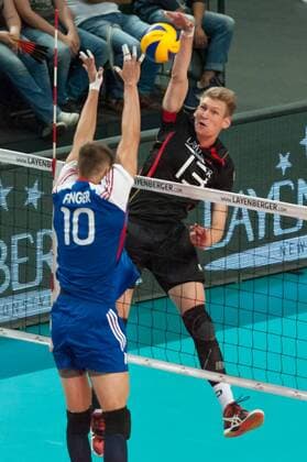 v.li.: Michal Finger (Tschechien, 10), Simon Hirsch (Deutschland, 13), Volleyball, Länderspiel, Deutschland - Tschechien, xobx