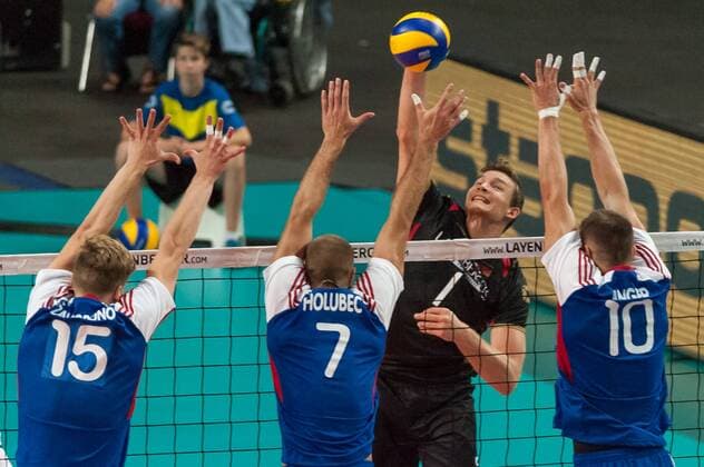 v.li.: Donovan Dzavoronok (Tschechien, 15), Ales Holubec (Tschechien, 7), Christian Fromm (Deutschland, 1) und Michal Finger (Tschechien, 10), Volleyball, Länderspiel, Deutschland - Tschechien, xobx