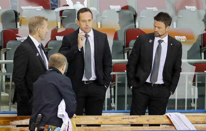 Bundestrainer Marco STURM, DEB Cheftrainer , Trainer, Geoff Ward, DEB-Co Trainer Tobias ABSTREITER, DEB Co-Trainer DEUTSCHLAND - OESTERREICH 6-0 Eishockey Olympia Qualifikation 2016 Deutschland, Deutsche Eishockey Nationalmannschaft DEB , Riga, Lettland 02.09.2016