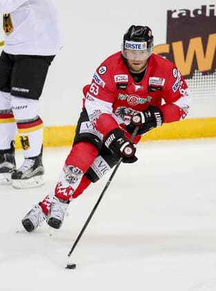Markus SCHLACHER, AUT 63 Einzelaktion mit Puck, Aktion, Einzelbild, Freisteller, Ganzkoerper mit Scheibe, Scheibenfuehrung, Schuss, Schusstechnik, schiesst Halbfigur, Portrait, Porträt, DEUTSCHLAND - OESTERREICH 6-0 Eishockey Olympia Qualifikation 2016 Deutschland, Deutsche Eishockey Nationalmannschaft DEB , Riga, Lettland 02.09.2016