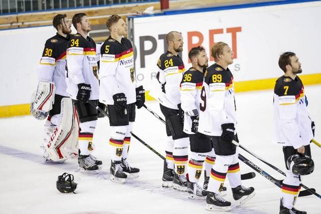 Philipp GRUBAUER, DEB 30Tom KUEHNHACKL, DEB 34 NHL Korbinian HOLZER, DEB 5 NHL Dennis SEIDENBERG, DEB 24 Yannic SEIDENBERG, DEB 36 David WOLF, DEB 89 Daryl BOYLE, DEB 7 ohne Helm singt, singen Hymne, Nationalhymne, Song, Deutschlandlied DEUTSCHLAND - OESTERREICH 6-0 Eishockey Olympia Qualifikation 2016 Deutschland, Deutsche Eishockey Nationalmannschaft DEB , Riga, Lettland 02.09.2016