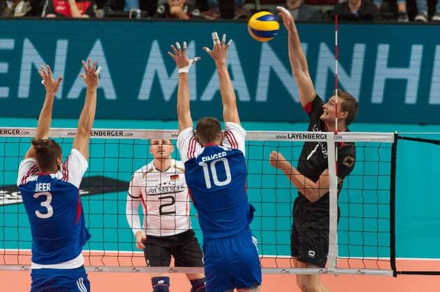 v.li.: Marek Beer (Tschechien, 3) und Michal Finger (Tschechien, 10) mit einem Block gegen Christian Fromm (Deutschland, 1), Volleyball, Länderspiel, Deutschland - Tschechien, xobx